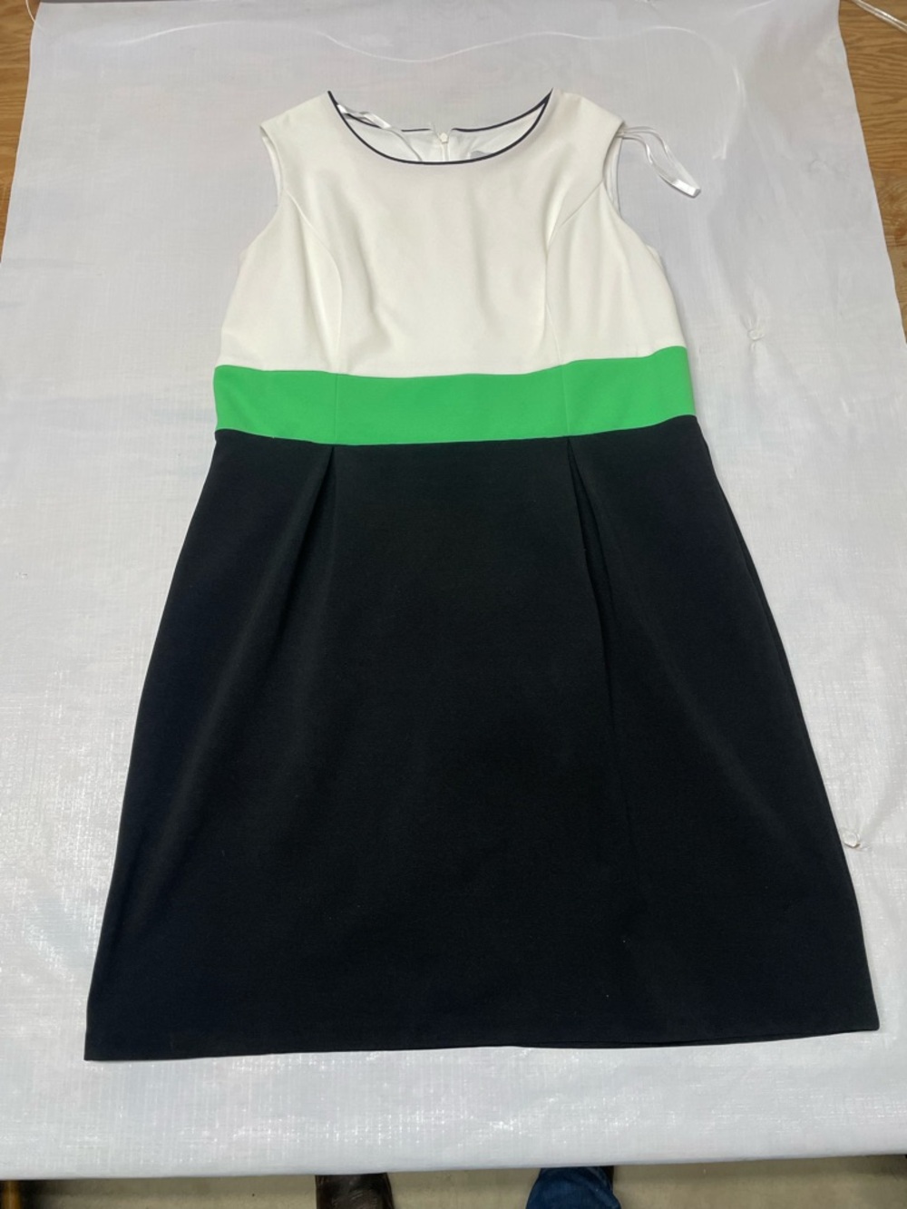 Amanda Tyrrell Green and Black Midi Dress with Jacket-Style Top - Picture 2 of 11